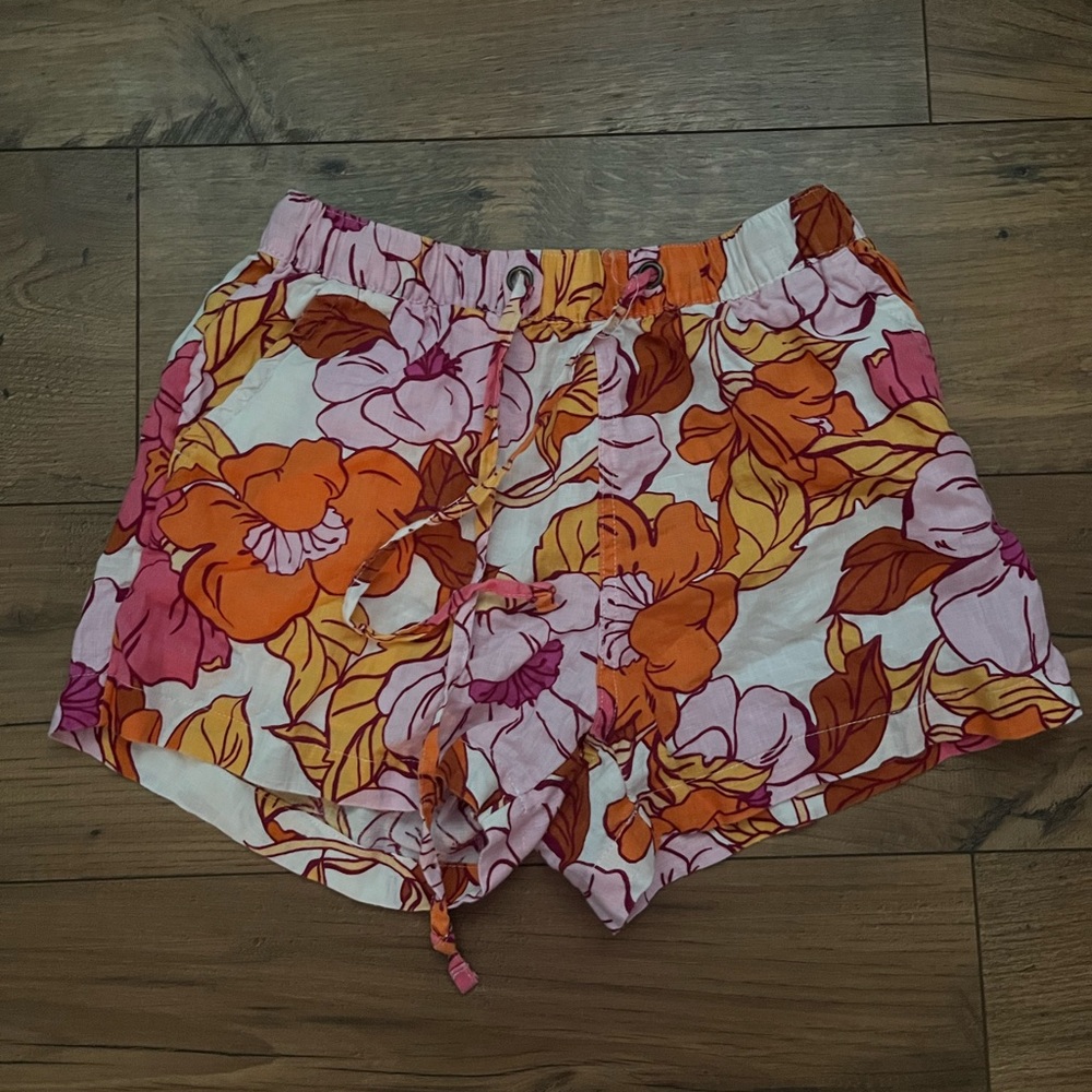 NWOT NEVER WORN shorts with floral pattern